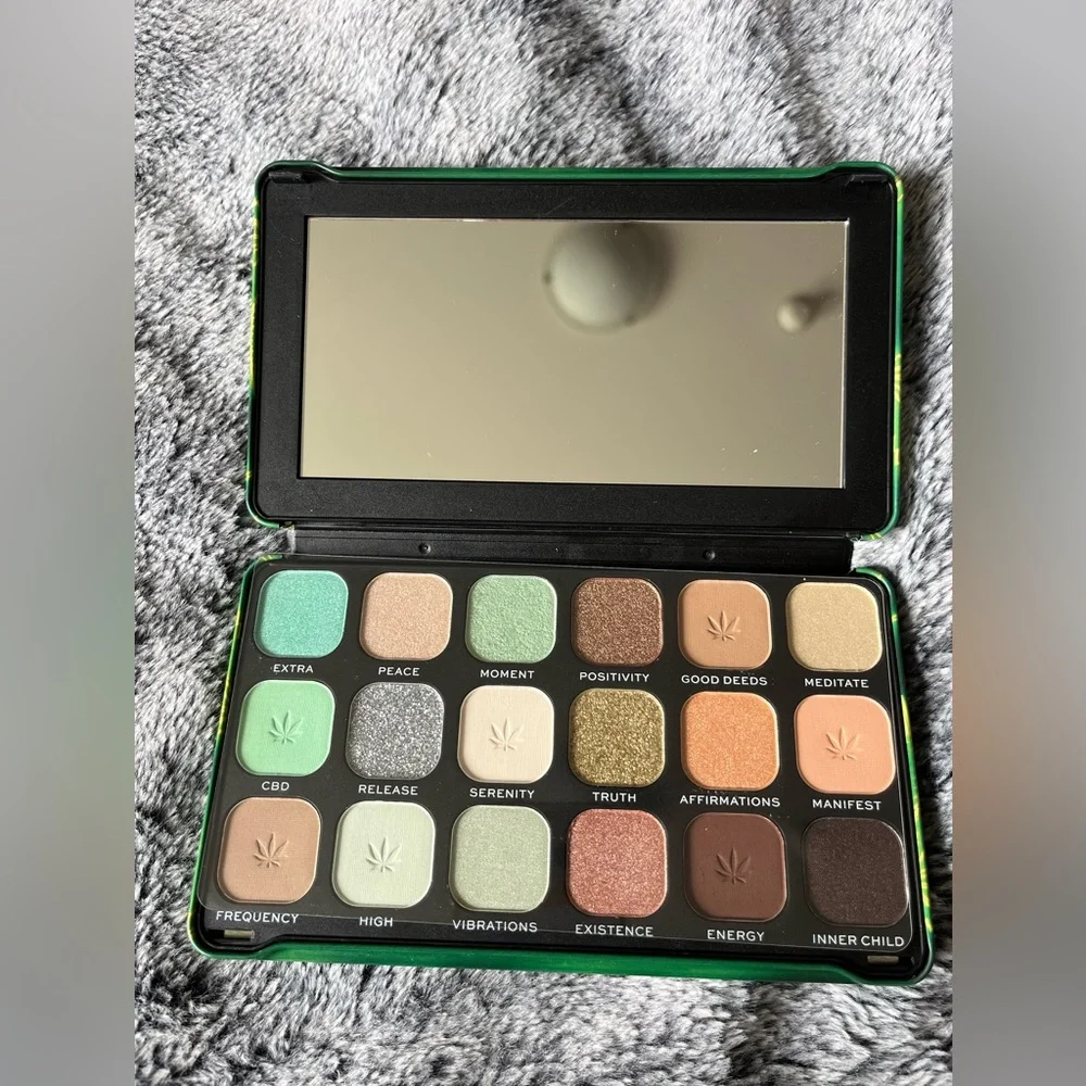 Makeup Revolution, Forever Flawless, Eyeshadow Palette, Chilled Vibes.